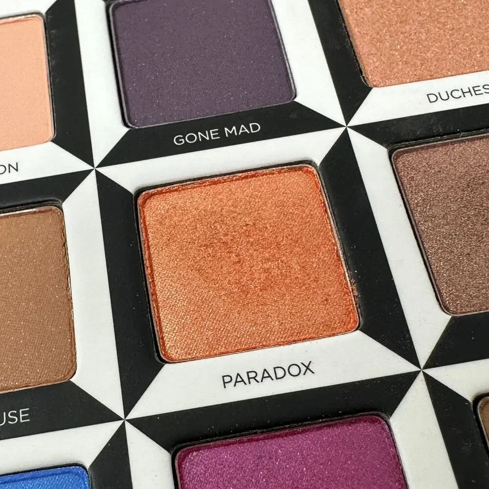 Urban Decay Alice Through The Looking Glass Eyeshadow Palette *READ